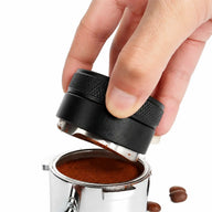 Yozcoffee Dystrybutor espresso 51/53/58mm Stop aluminium 3-listkowy czarny – działanie kolby