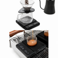 Yozcoffee Waga do kawy z timerem 2 kg cyfrowa z możliwością ładowania, czarno-biała – waga do kawy z timerem w użyciu